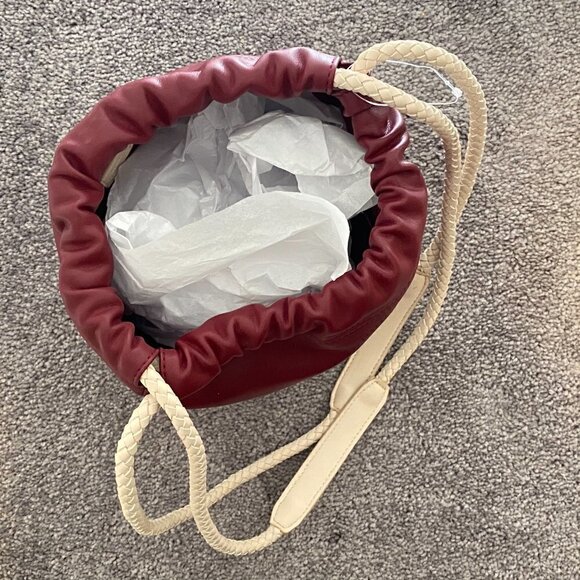 Urban Outfitters Timeless Casual Leather Bucket Bag Braided Shoulder Strap NWOT - Picture 3 of 8